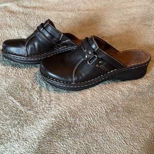 Natural Soul Clogs size 9M, like new condition !!